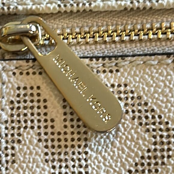 NEW Michael Kors Wallet - Picture 7 of 7